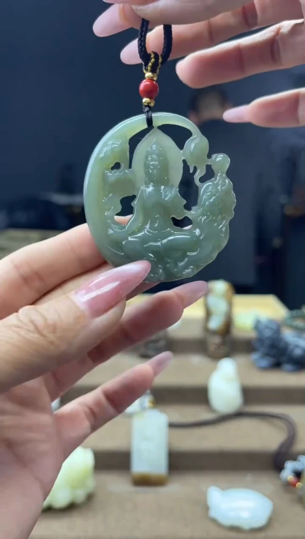 颈饰未镶嵌和田玉1