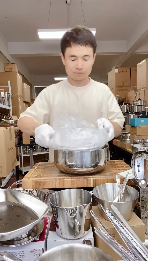 A34 微瑕22cm七字镜光大奶锅（使用）