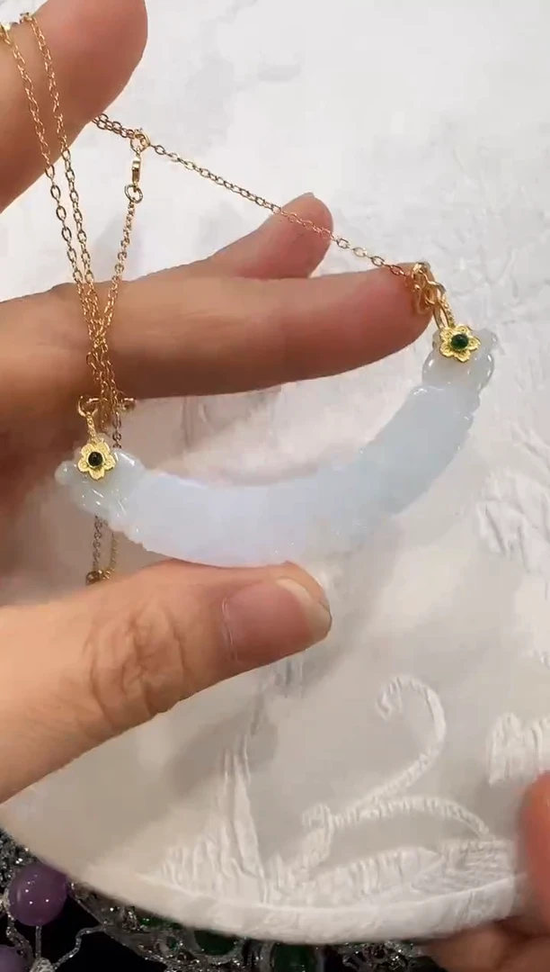 翡翠未镶嵌颈饰国风
