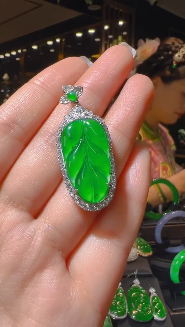 【闪购商品】翡翠吊坠(赠链)银S925镶嵌072