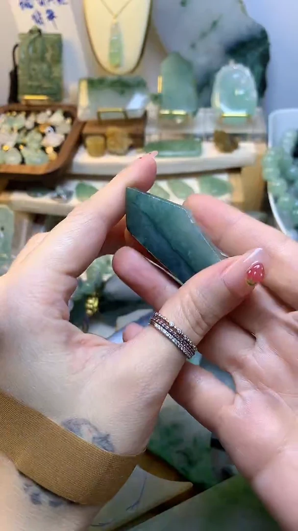 未镶嵌挂件翡翠缅甸A货翡翠,没有运费险,有纹有裂