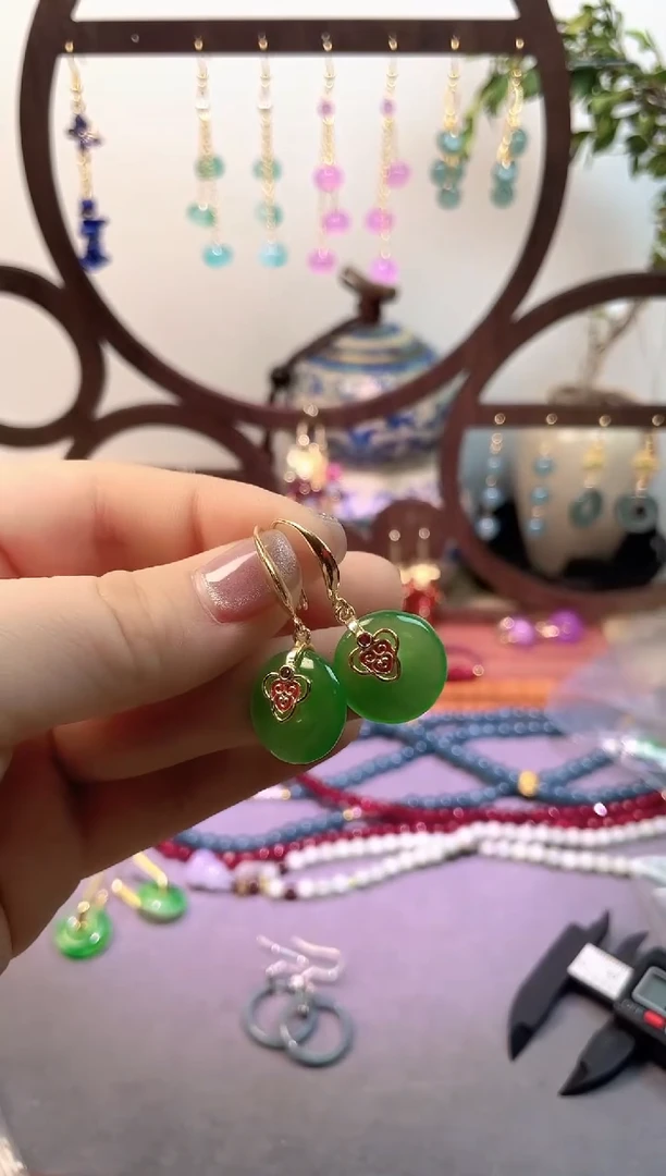 银S925镶嵌翡翠耳饰225000