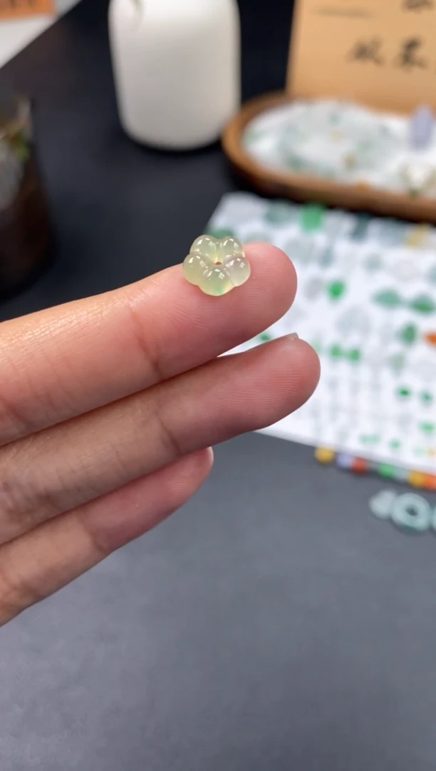 翡翠未镶嵌颈饰翡翠冰种花花