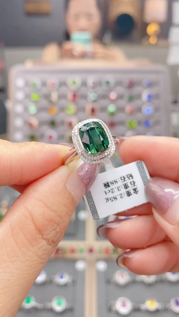 碧玺戒指18K金镶嵌3.2