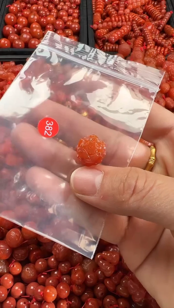 【闪购商品】南红玛瑙颈饰未镶嵌1