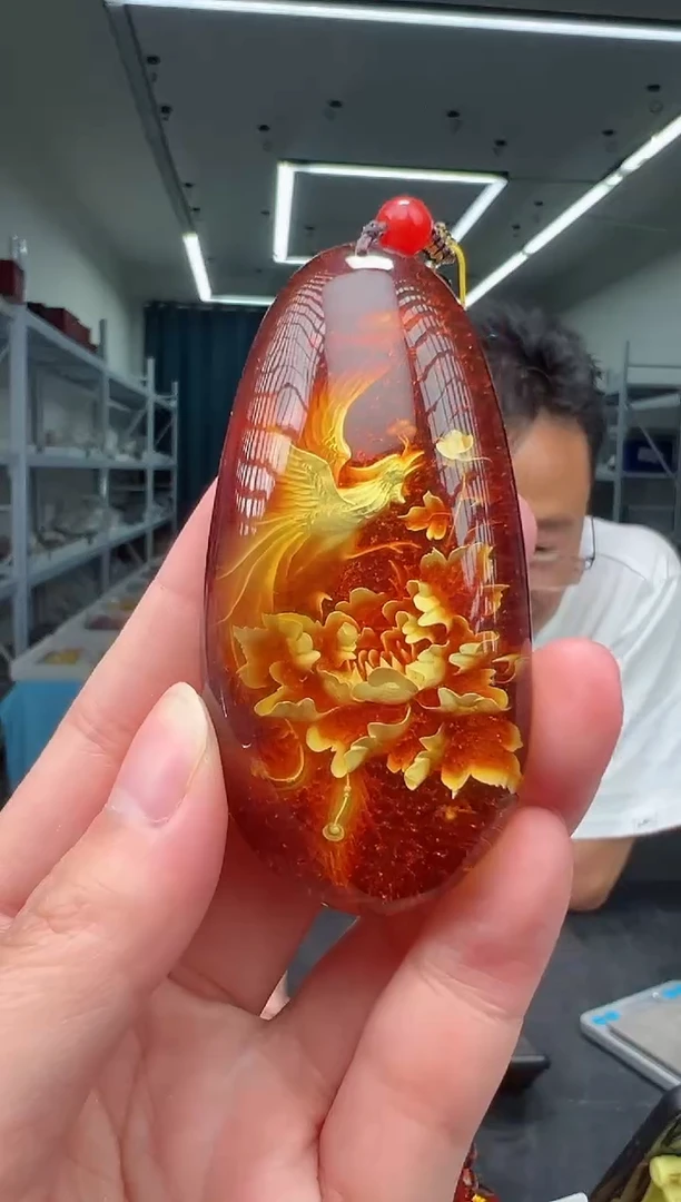 未镶嵌颈饰琥珀凤凰