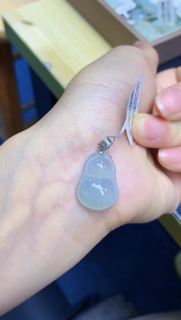 翡翠18K金镶嵌颈饰 天然翡翠A货