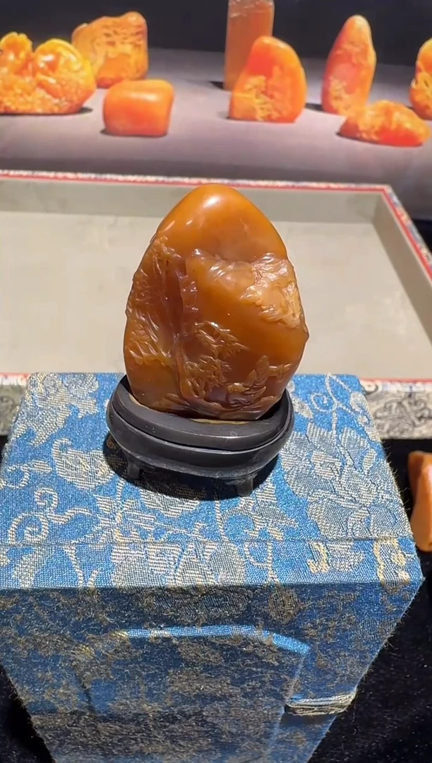 寿山石印石百****毛田黄摆件