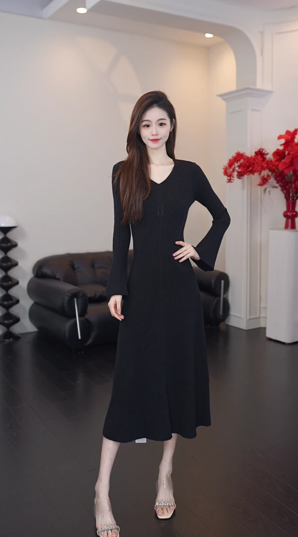 G1592-秋冬新款A字裙极简风显瘦高腰连衣裙圆领常规套头