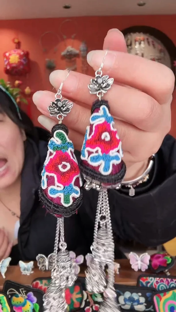 织绣手工苗绣刺绣饰品15