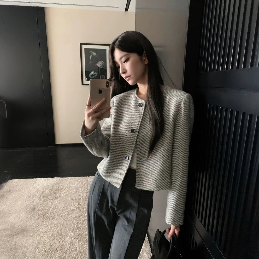 哥弟阿玛施正肩短款小香风外套女款爆款2025新款秋冬气质显瘦上衣