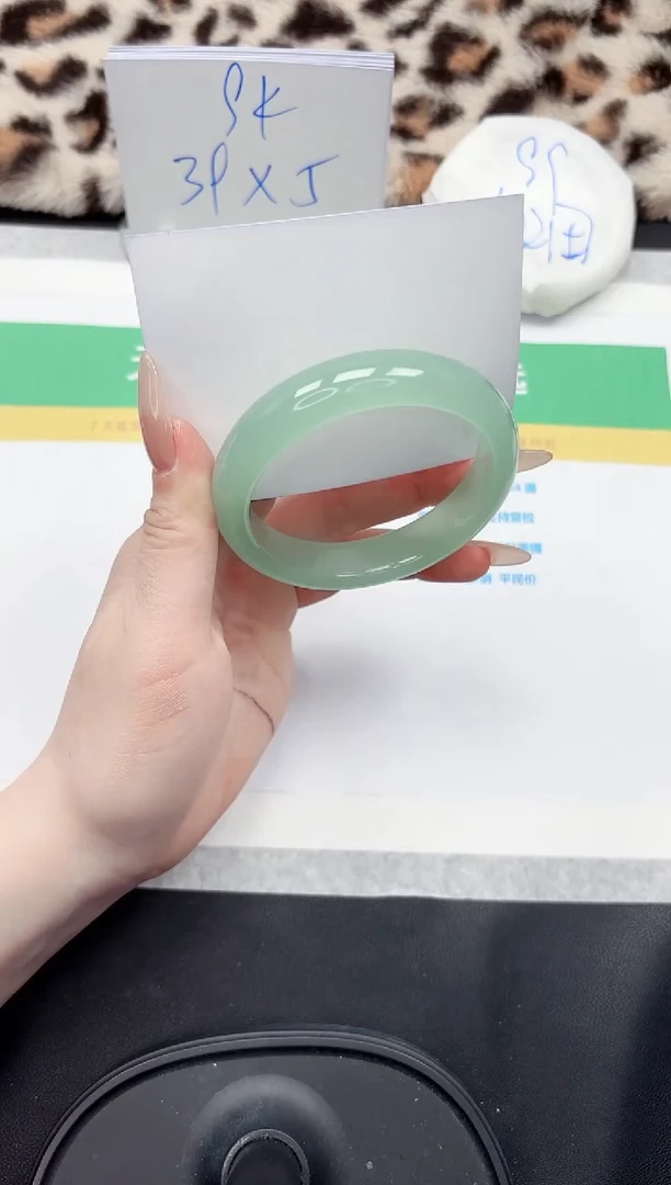 【闪购商品】石英质玉手镯未镶嵌133-57