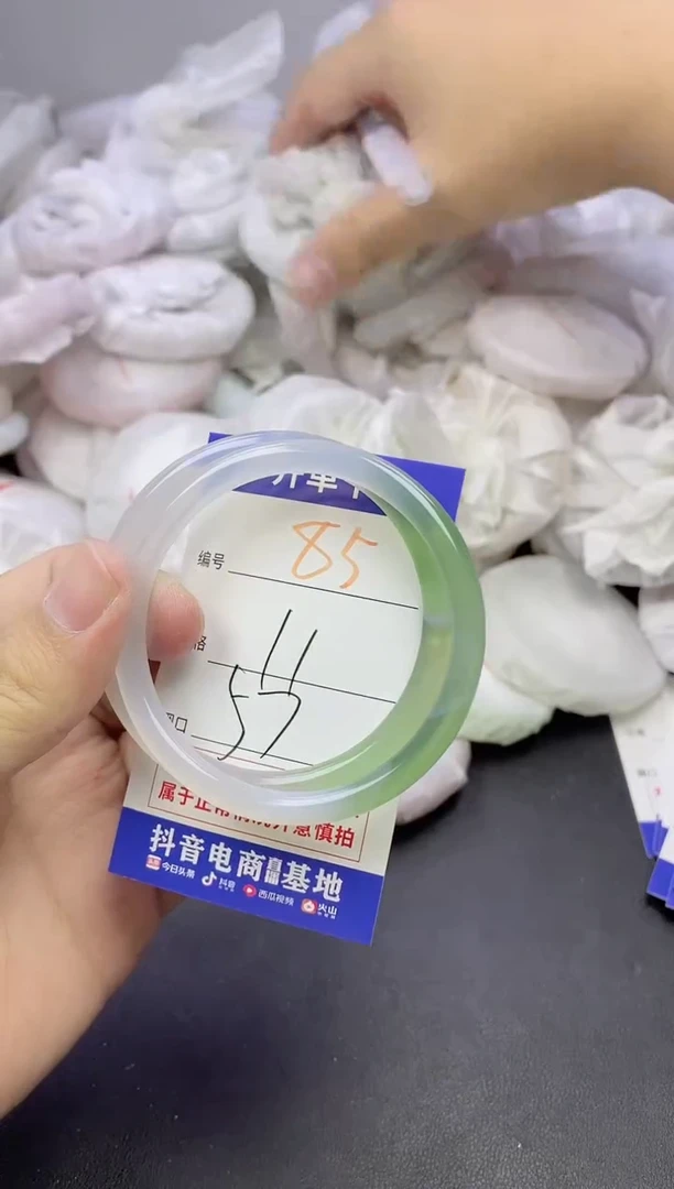 玛瑙/玉髓手镯未镶嵌85