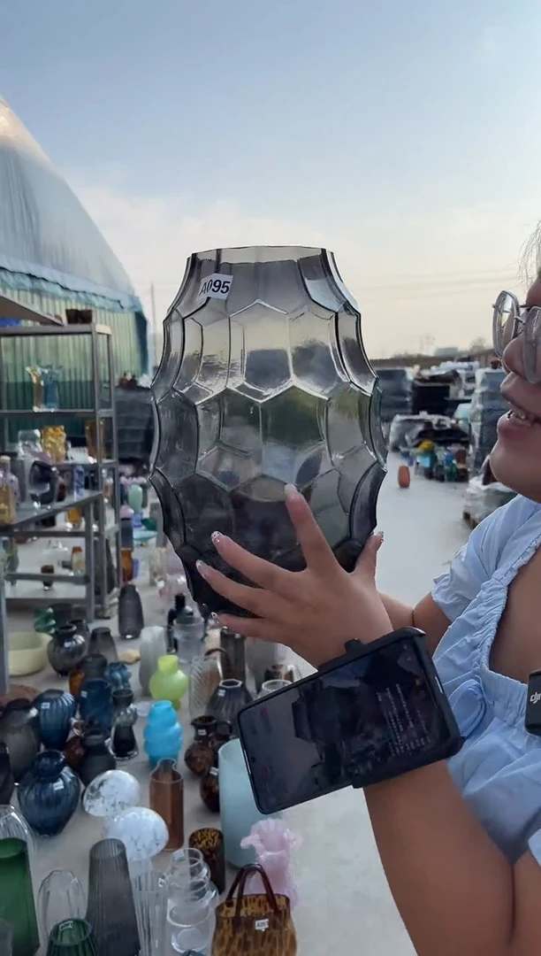 玻璃可插鲜花用于客厅装饰95