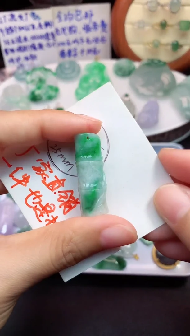 颈饰未镶嵌翡翠吊坠