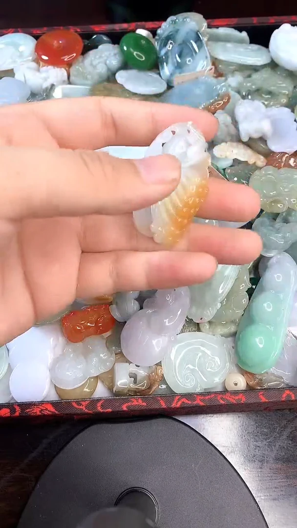 翡翠未镶嵌颈饰翡翠挂件