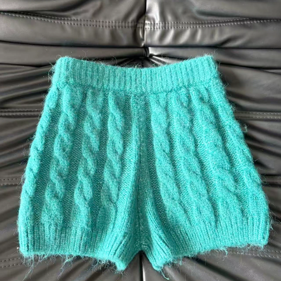 薄荷绿针织短裤