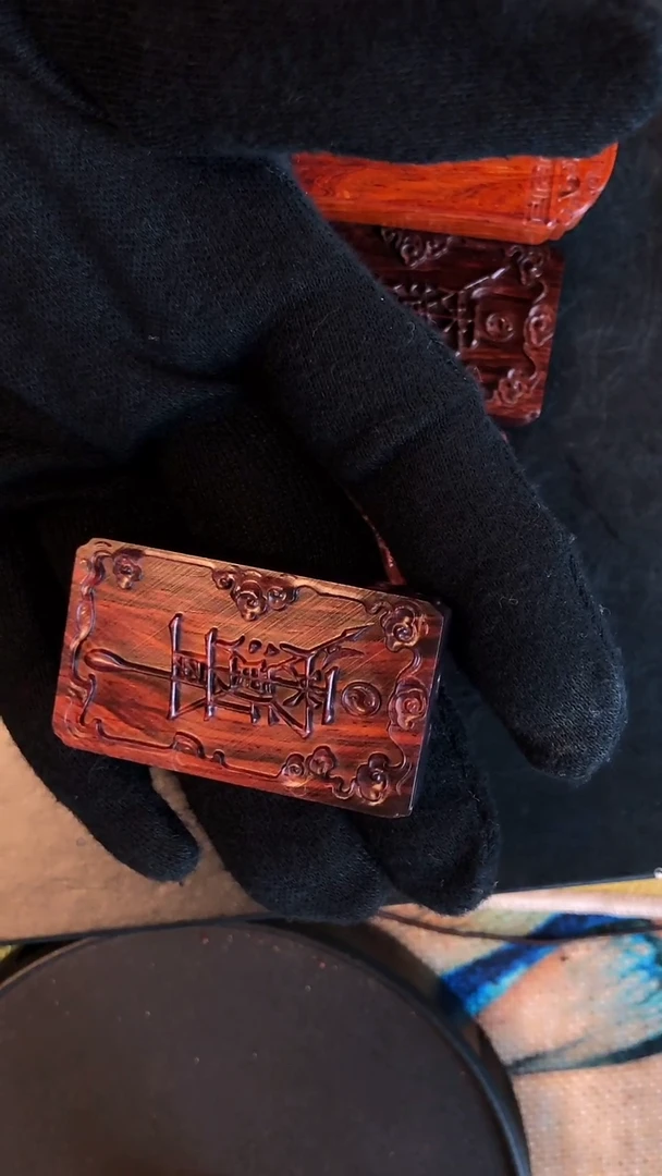 降真香吊坠海南红降土埋玉化料守护牌