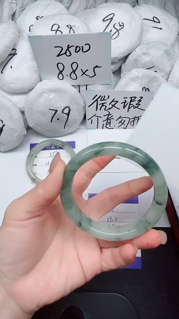 【闪购商品】石英质玉手镯未镶嵌56