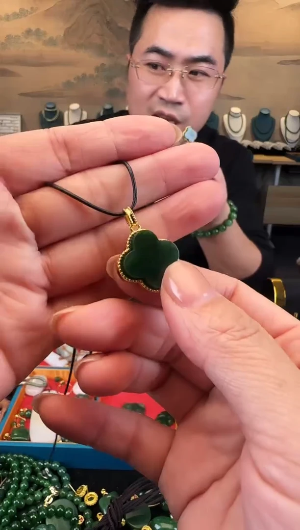 颈饰未镶嵌和田玉四叶草