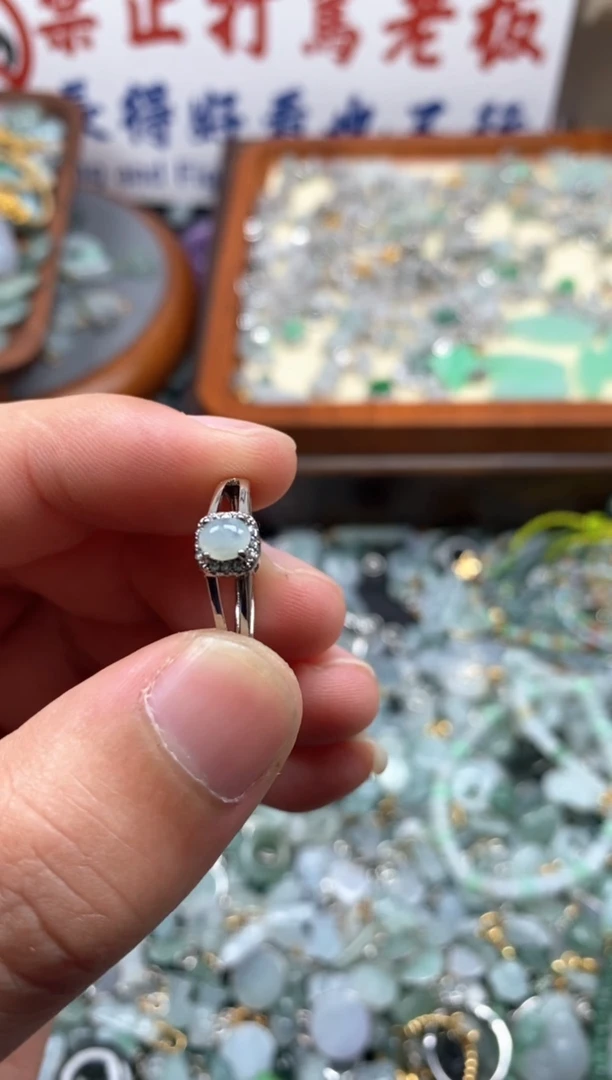 【闪购商品】翡翠颈饰未镶嵌哥哥