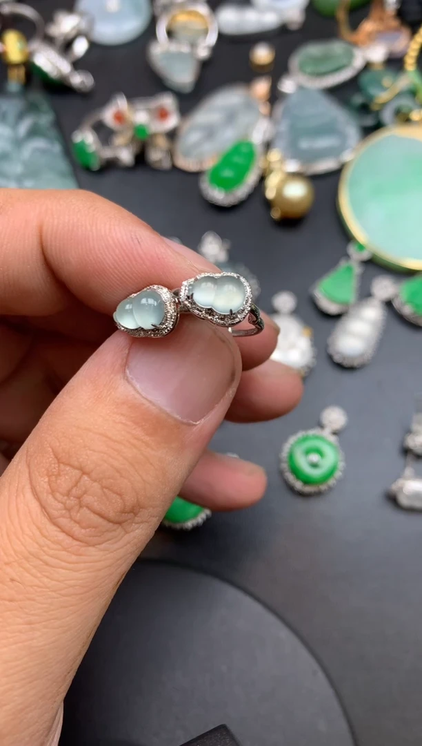 颈饰18K金镶嵌翡翠霞***晶傻丫头商品不退不换