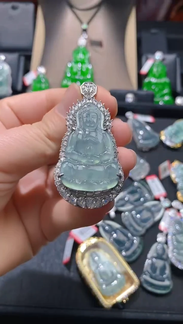 【闪购商品】翡翠颈饰未镶嵌天然E32