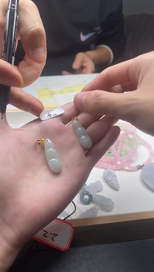 颈饰未镶嵌翡翠翡翠豆子多样性发其一