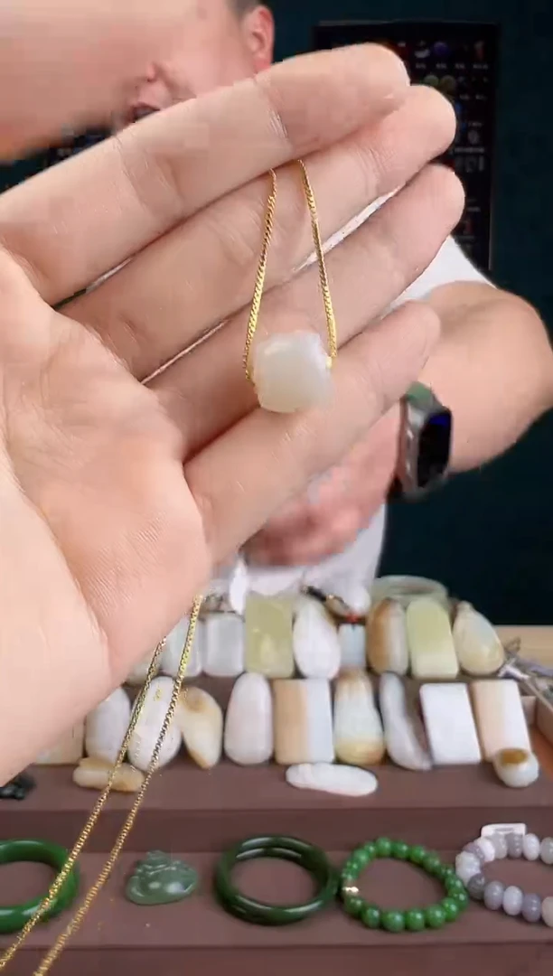 【闪购商品】和田玉颈饰18K金镶嵌ZZ 拍一发一 多样性发货