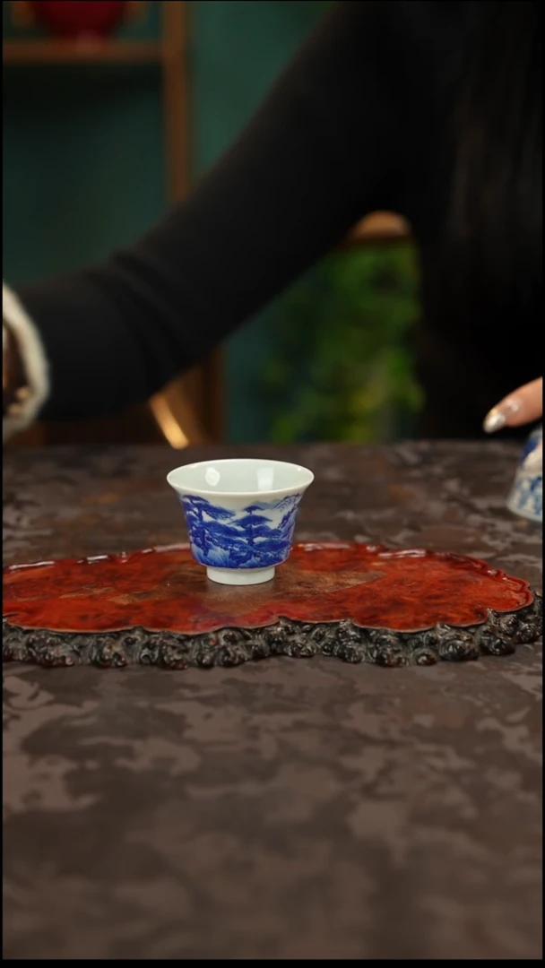 青花手绘山水主人杯