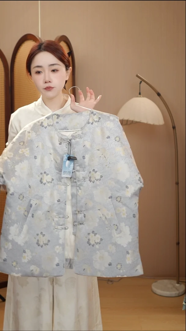 山茶花羽绒外套