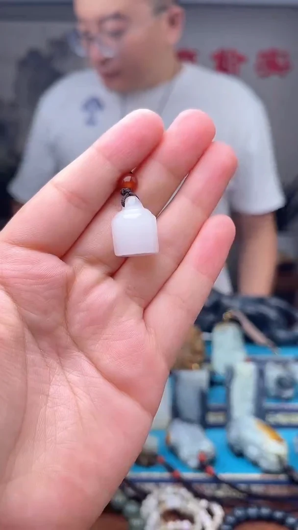 石英质玉未镶嵌颈饰1