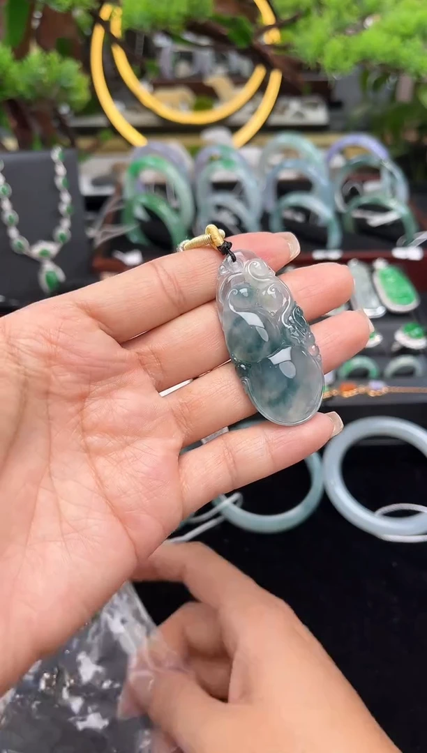 颈饰未镶嵌翡翠吊坠