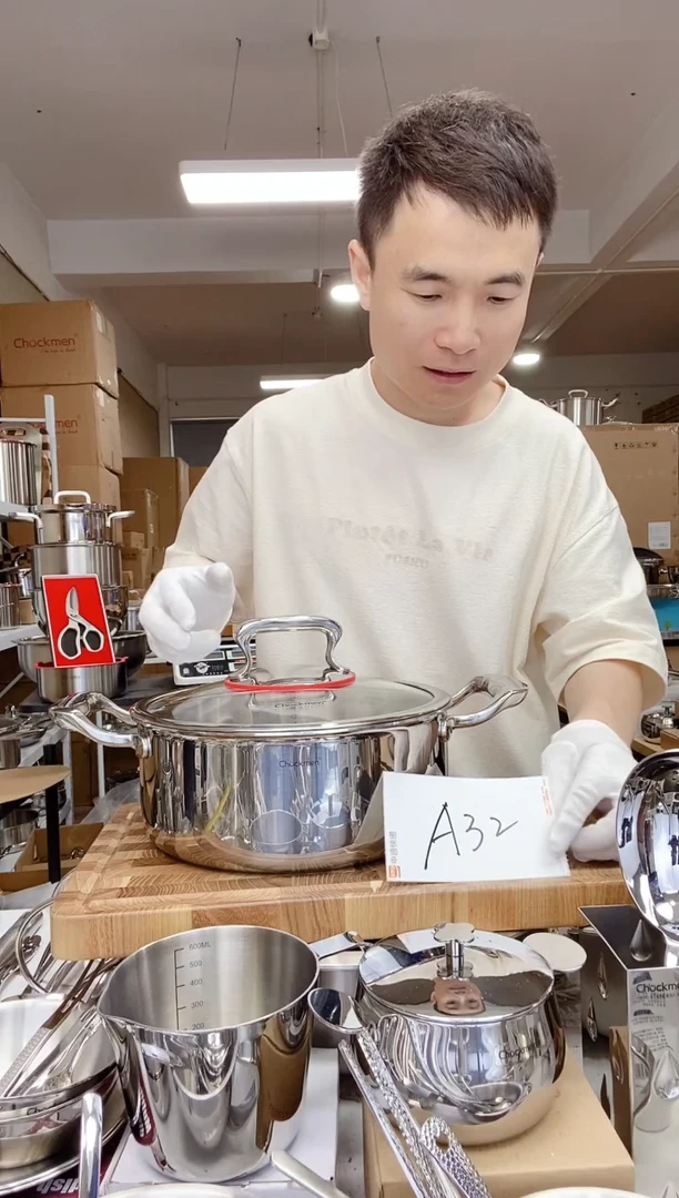 A32 微瑕卓德铭致甄26cm火锅