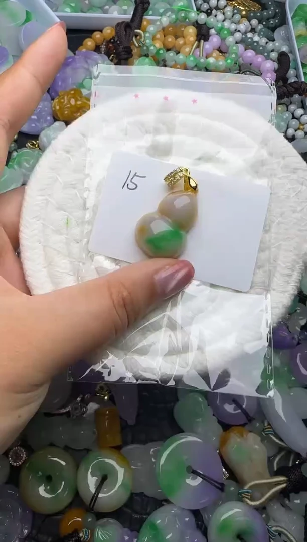 颈饰未镶嵌翡翠天然缅甸翡翠吊坠