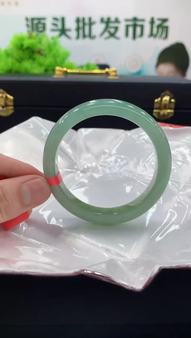 翡翠手镯未镶嵌手镯