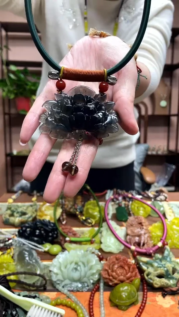 未镶嵌岫玉吊坠·