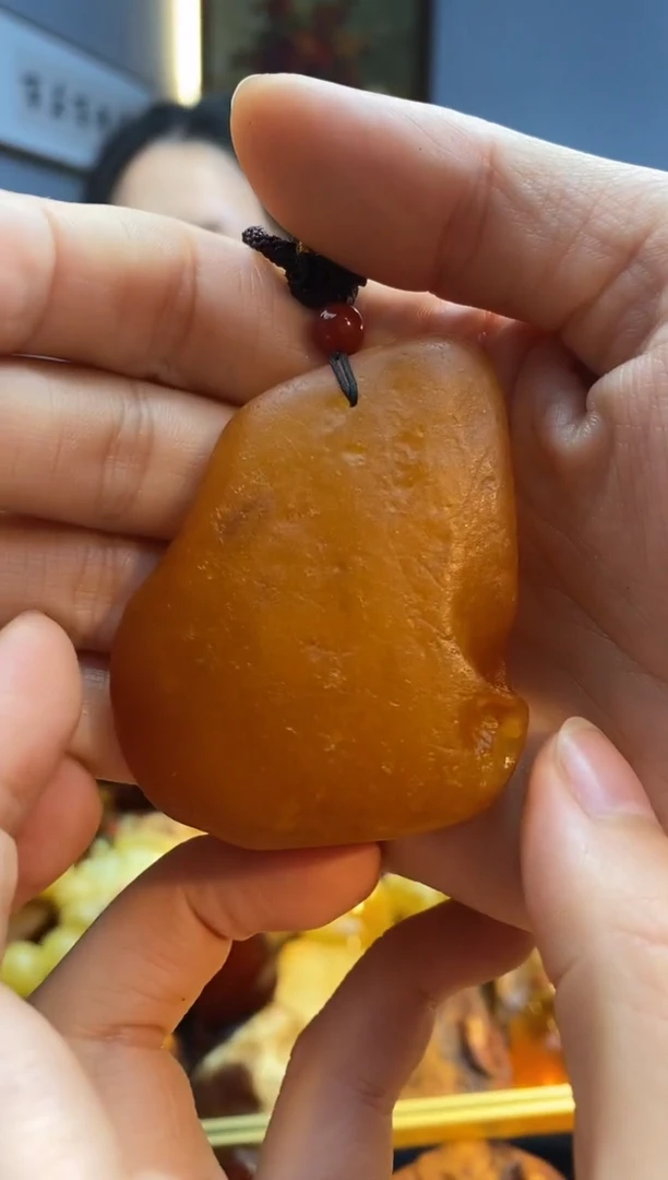 未镶嵌颈饰琥珀吊坠