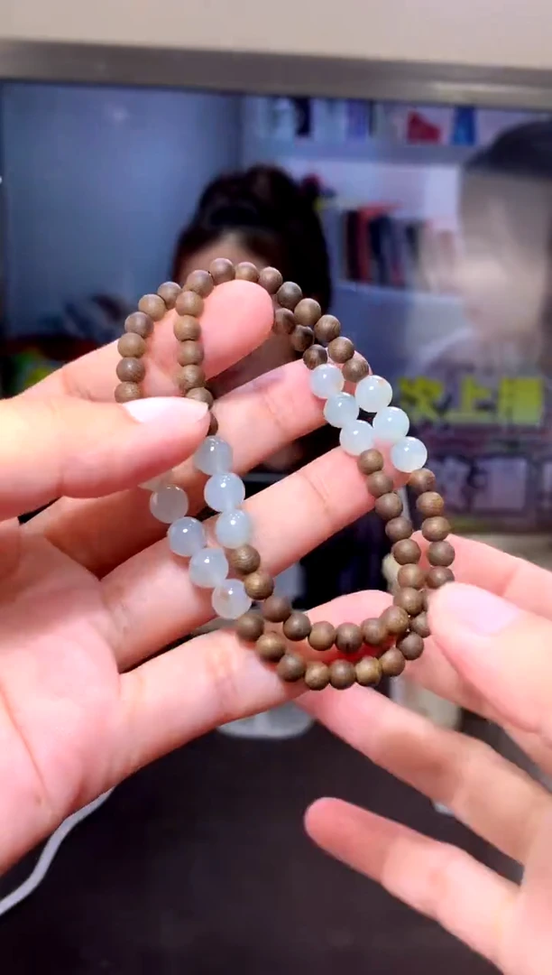 颈饰未镶嵌翡翠手串