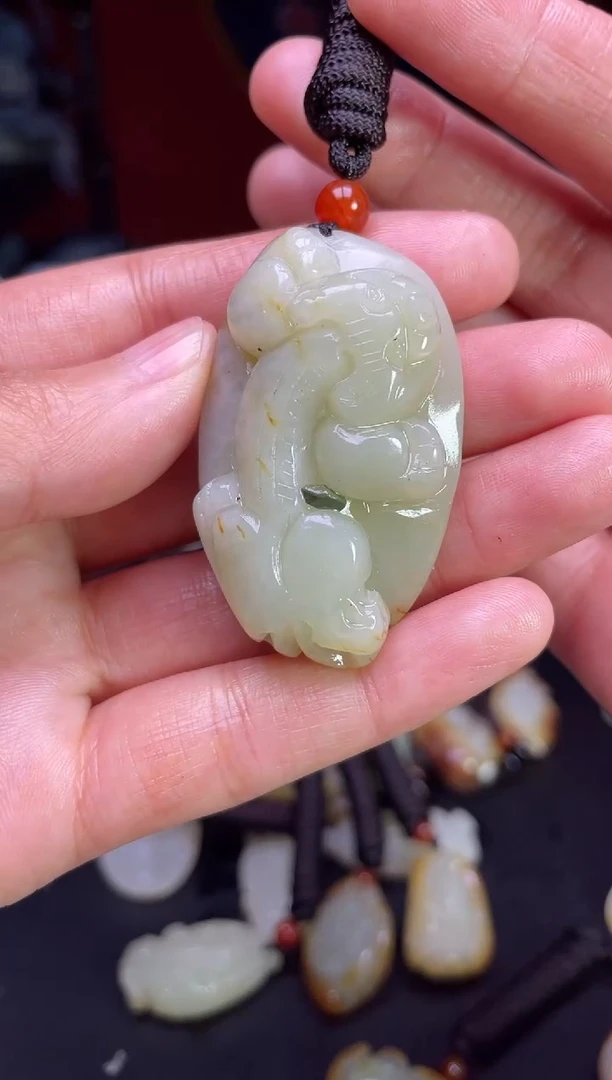 颈饰未镶嵌和田玉1