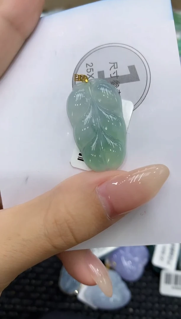 颈饰18K金镶嵌翡翠111111111111