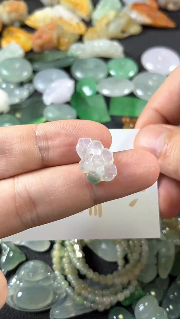 定制翡翠未镶嵌年*?莲花