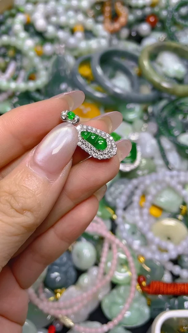 颈饰未镶嵌翡翠/T/翡翠A货，一件也是批发价