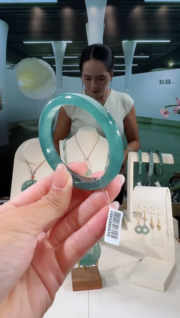 翡翠手镯未镶嵌54.2圈