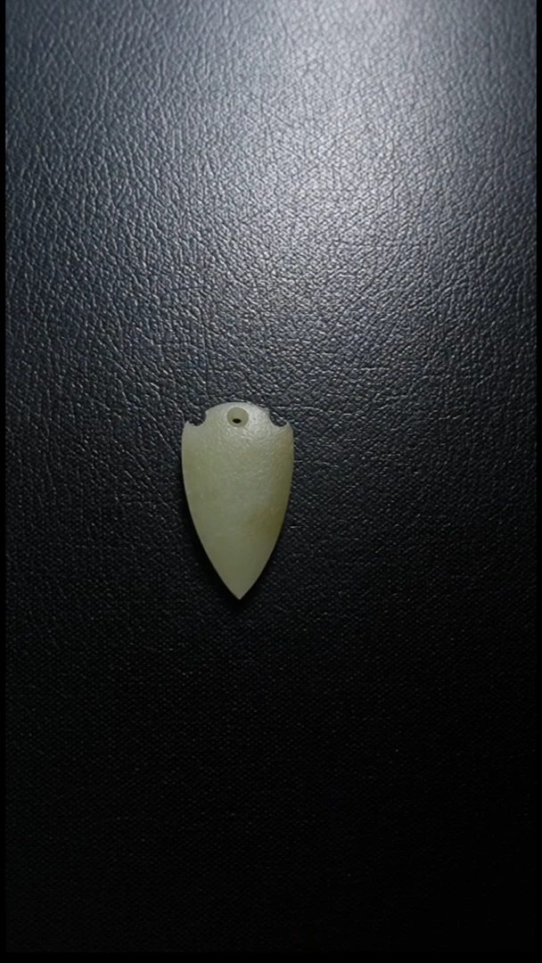 颈饰未镶嵌和田玉鸡心佩