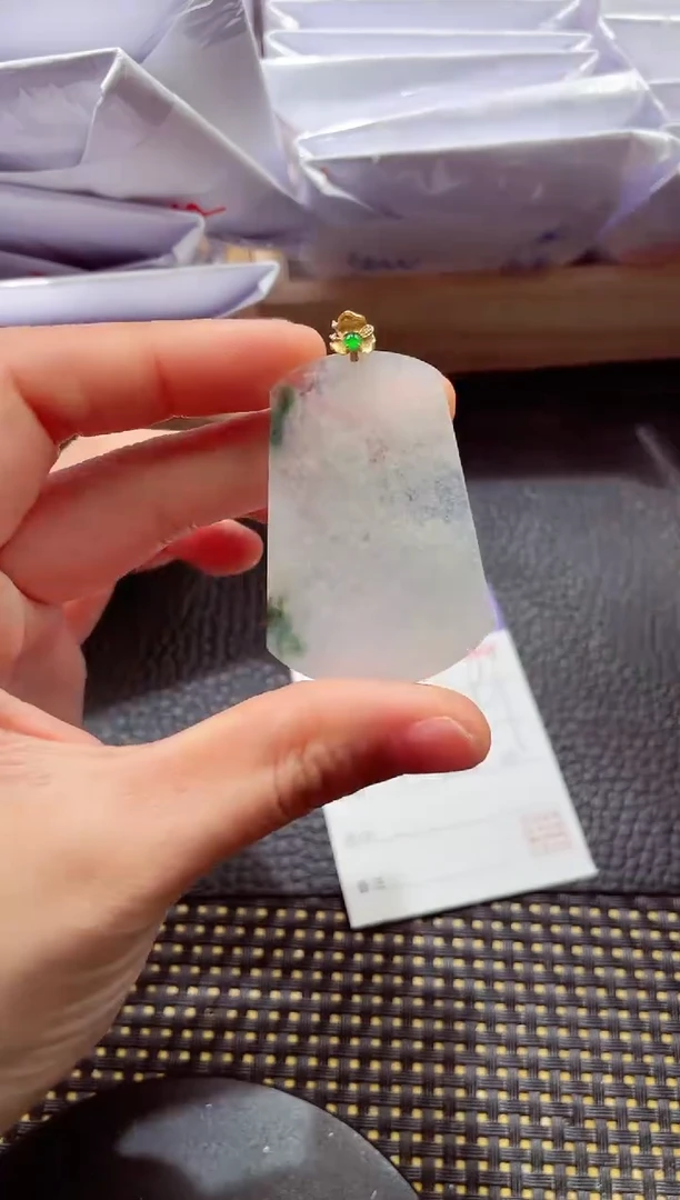 颈饰18K金镶嵌翡翠 000111