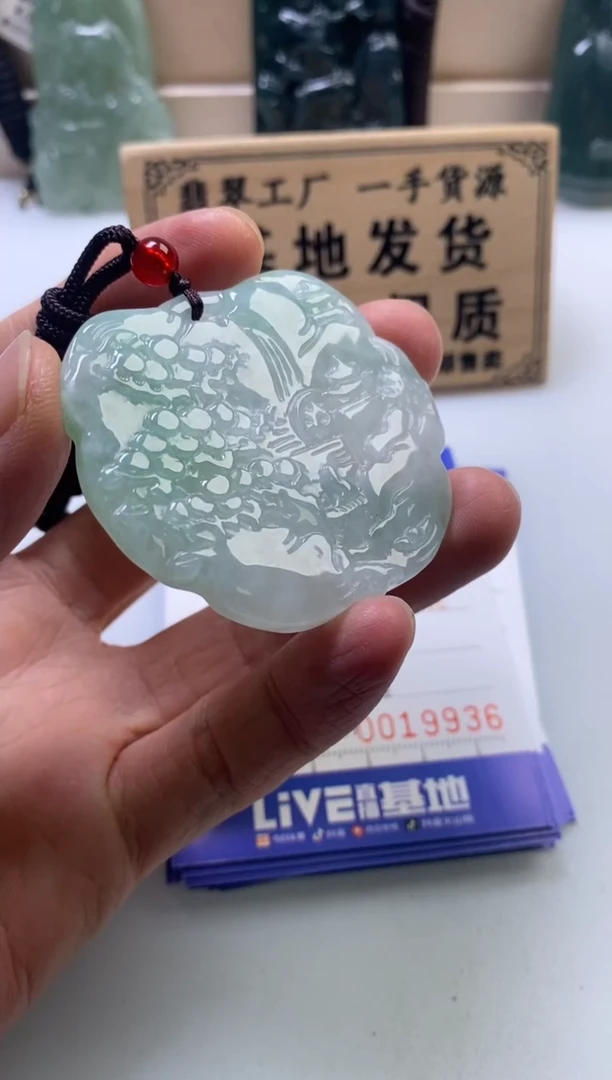 颈饰未镶嵌翡翠