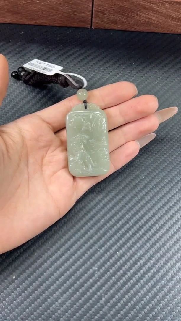 吊坠(赠链)未镶嵌和田玉且末近矿微色差吊坠