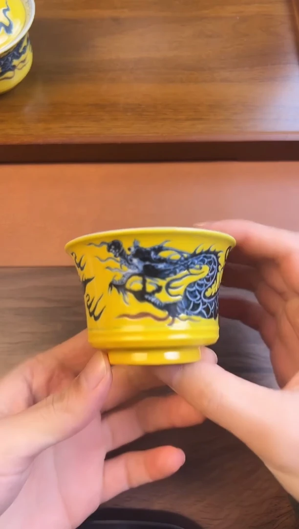 问青坊纯手工手绘青花黄底龙纹柴窑马蹄杯