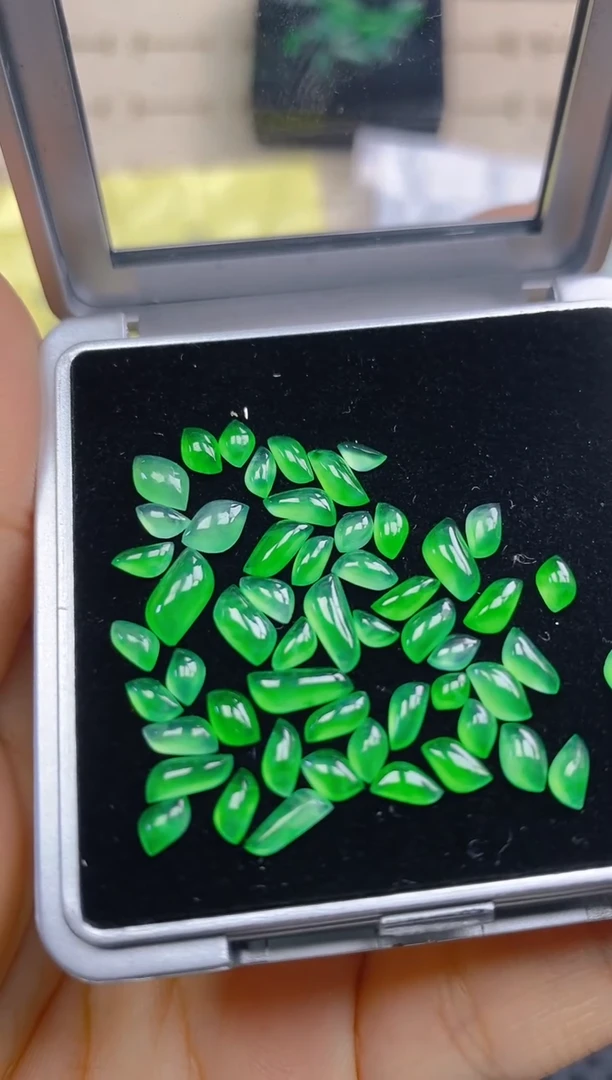 定制翡翠未镶嵌天然翡翠蛋面40